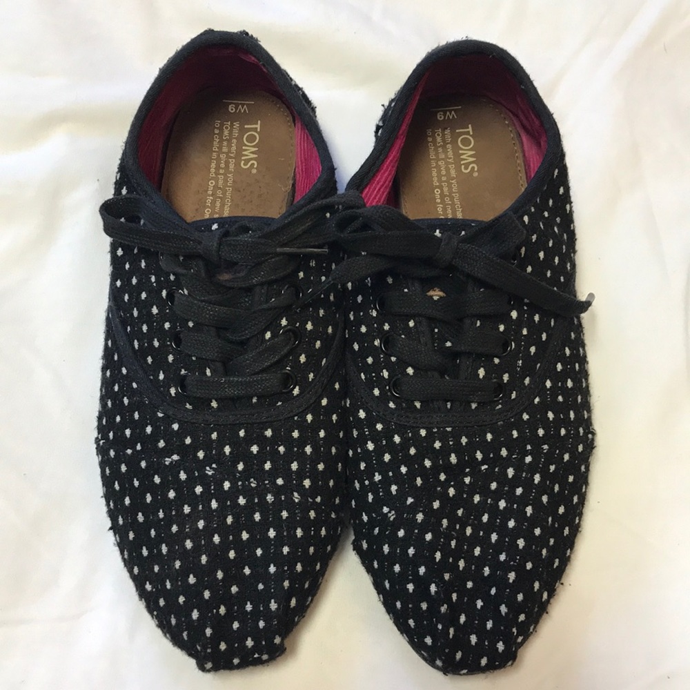 Black and White Oxford Toms